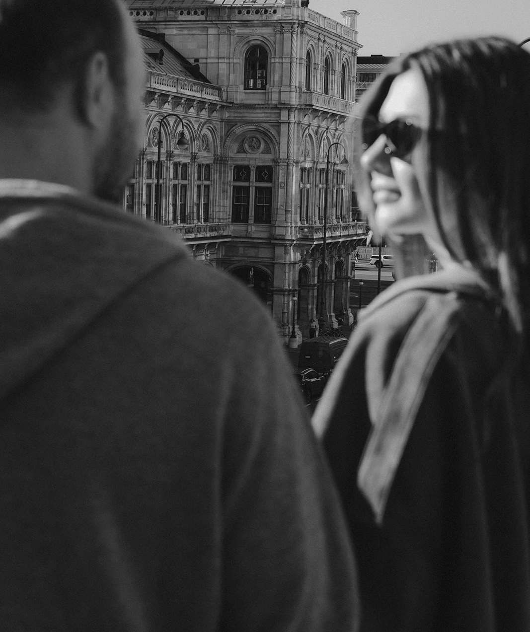 Ilona and Frederic in front of the Vienna State Opera